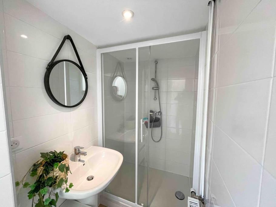 4 Chambres - Grande Maison - Parking - Jardin Amiens Luaran gambar
